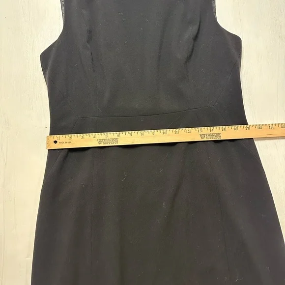 T Tahari Black Sleeveless Sheath Dress Women’s Size 12 Classic Little Black Dres - Picture 3 of 9